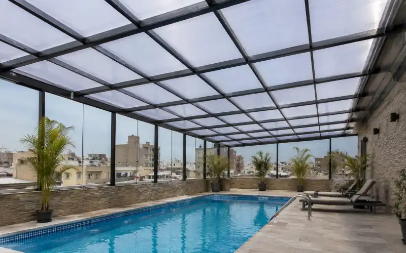 Cobertura de policarbonato para piscina